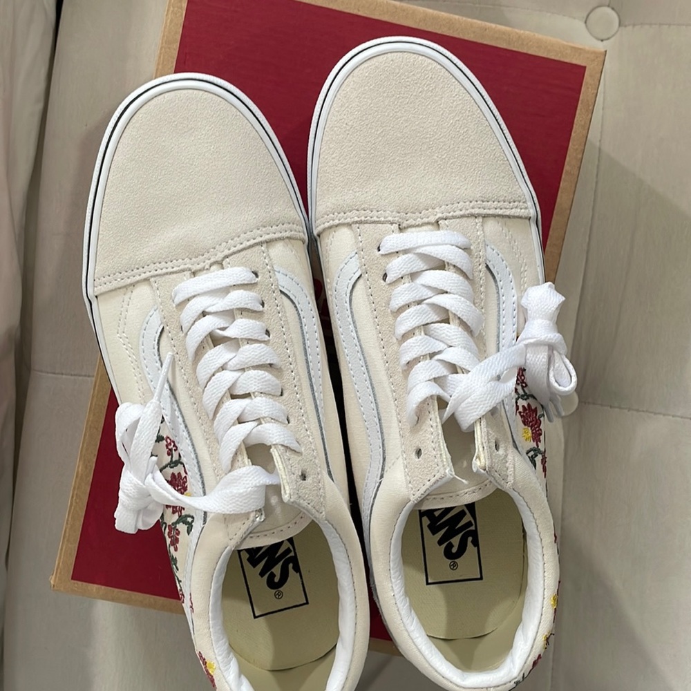Old Skool Stac flower Embroidery